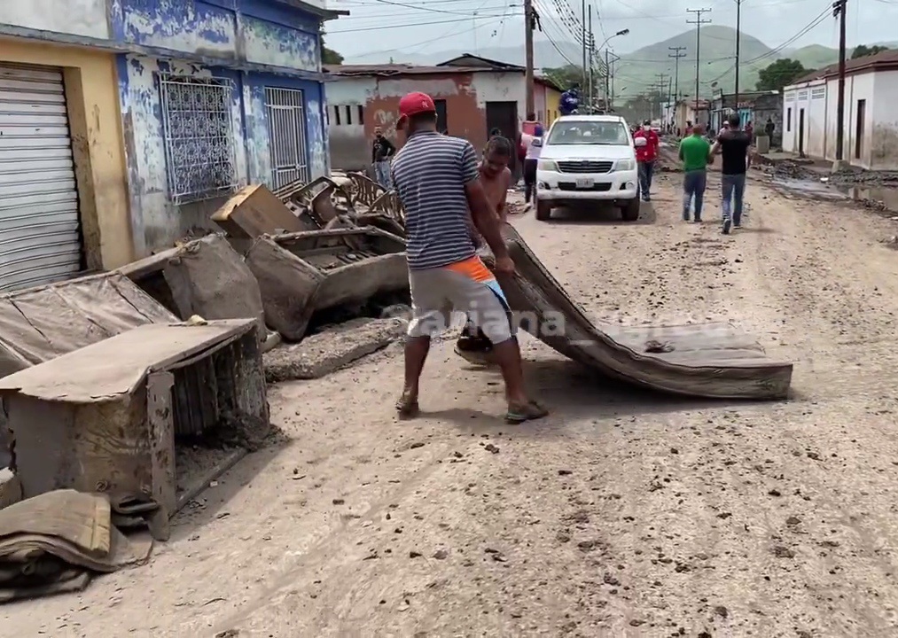 Continúan labores en Cumanacoa y gobernador promete distribuir agua&nbsp;pronto