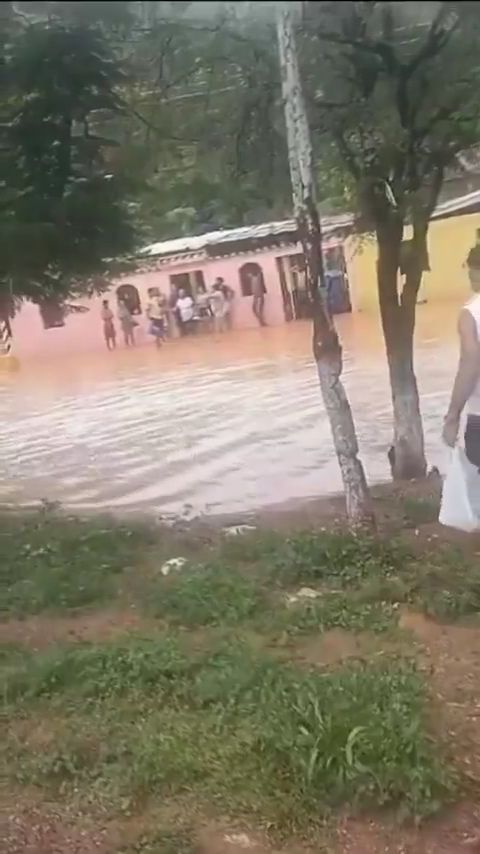 Fuertes lluvias causaron crecida de la quebrada de El Tacal en&nbsp;Sucre