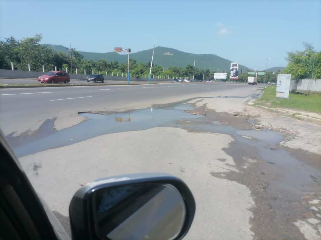 Solicitan reparación «urgente» de la vialidad en la entrada de Cerro Amarillo de Puerto La&nbsp;Cruz