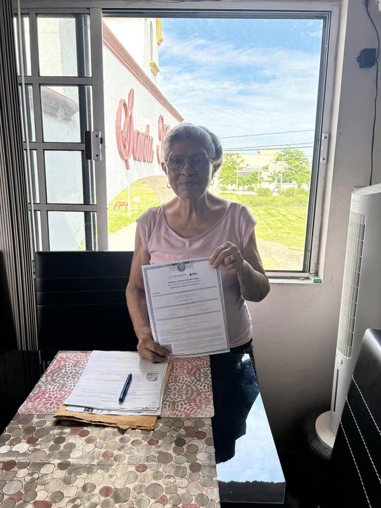 Una mujer logra terminar su educación primaria a los 82&nbsp;años&nbsp;