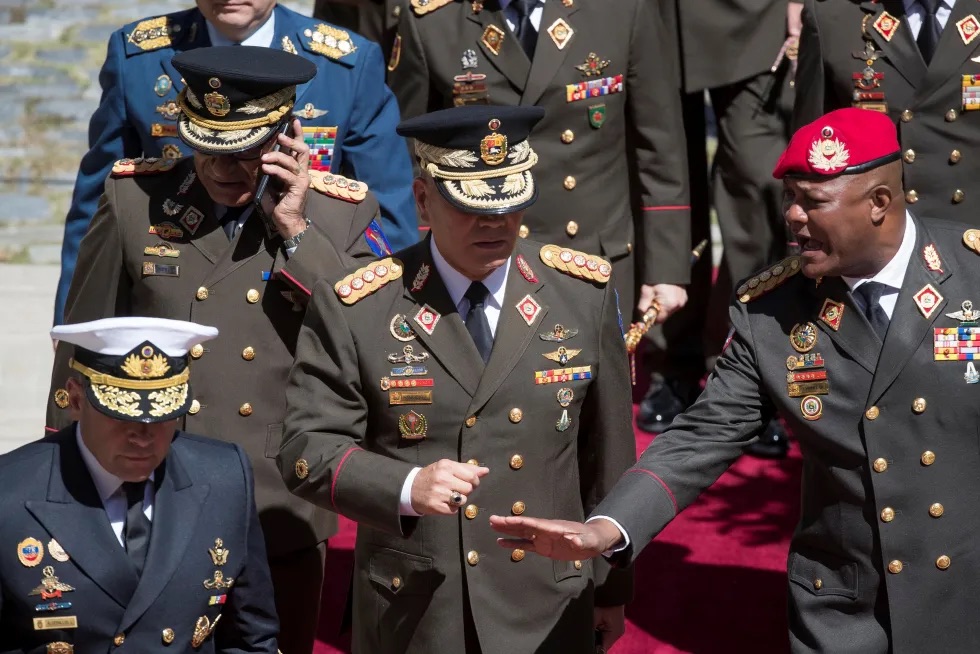 La FANB ratifica su «absoluta lealtad y subordinación» a&nbsp;Maduro