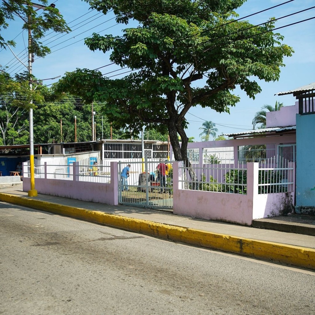 Alcaldía de Barcelona realiza trabajos de rehabilitación en la iglesia de&nbsp;Naricual&nbsp;