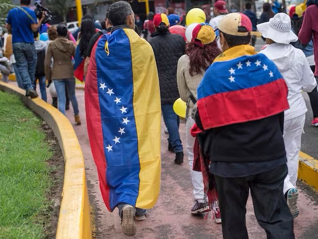 Venezolanos podrán salir de Chile con el pasaporte&nbsp;vencido