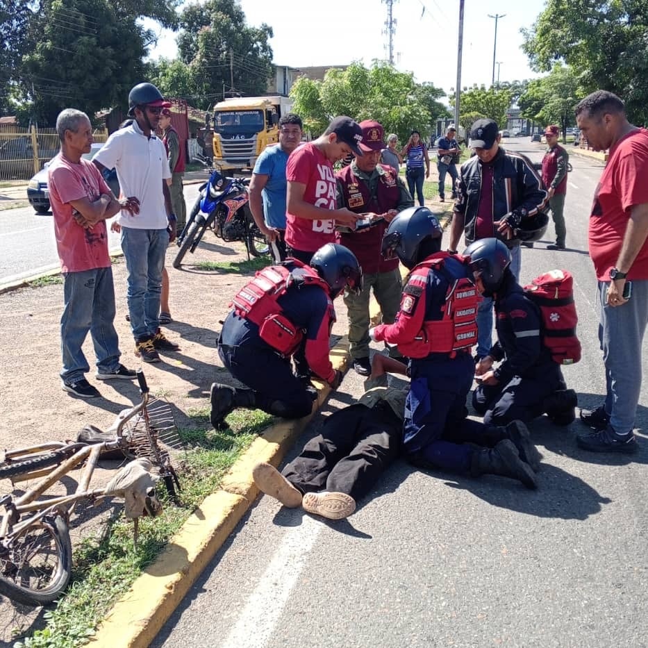 Accidente entre bicicleta y una moto deja dos personas heridas en&nbsp;Barcelona