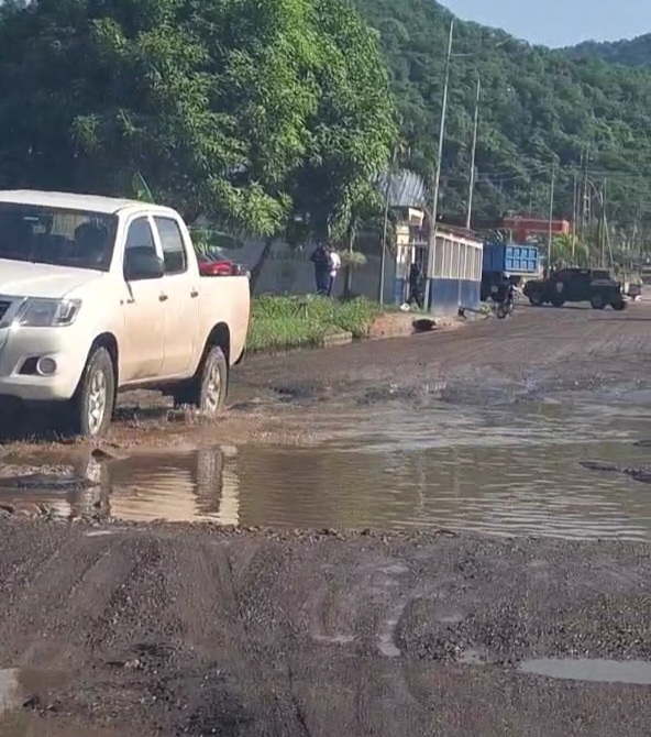 Denuncian mal estado de la vía a Pele el Ojo en&nbsp;Barcelona