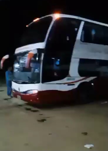 Lanzaron «miguelitos» en la Cantaura-El Tigre: Un autobús fue atracado y el otro logró&nbsp;escapar