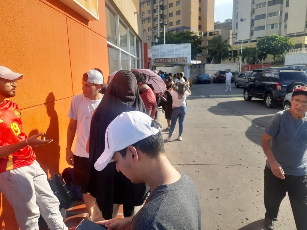 Revuelo y desorganización en venta de entradas para el Venezuela-&nbsp;Argentina
