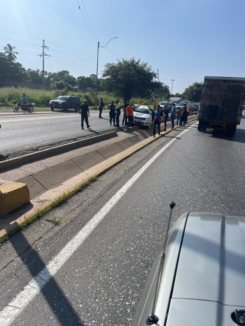 Reportan tránsito lento en la vía Alterna por accidente 