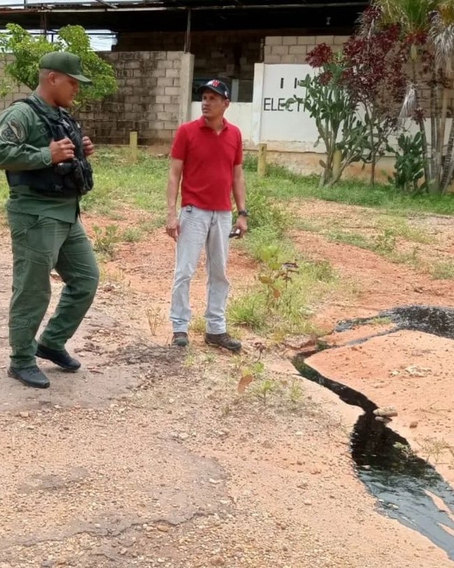 Derrame petrolero cubrió parte de la vía&nbsp;&nbsp;Cantaura-Anaco