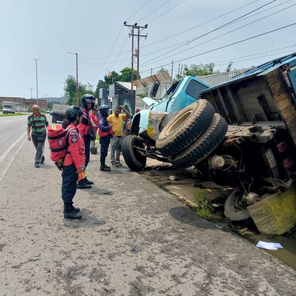 Volcamiento en Avenida Algimiro Gabaldón deja a un&nbsp;herido