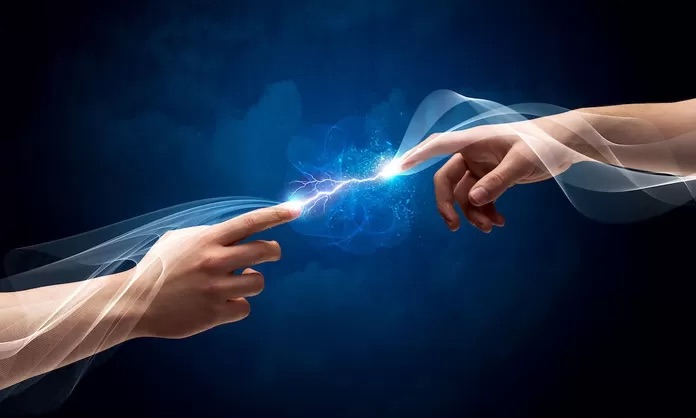 ¿Por qué producimos descargas eléctricas al tocar a&nbsp;alguien?