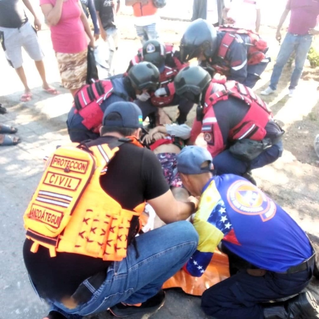 Conductor de motocicleta resulta herido tras colisión con un árbol en Simón&nbsp;Bolívar