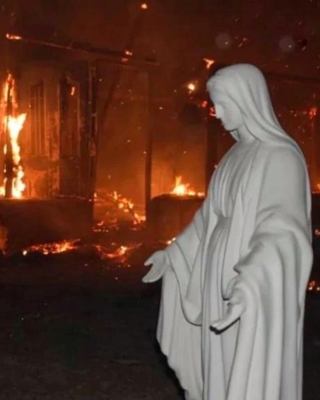 La Virgen María permanece intacta en medio de los devastadores incendios en&nbsp;Córdoba