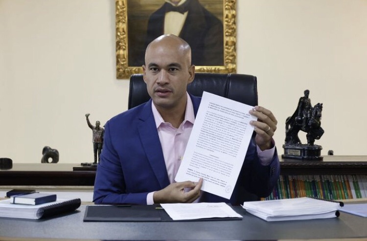 Ministro de Educación anuncia firma de convenio para construir y rehabilitar viviendas de&nbsp;docentes&nbsp;