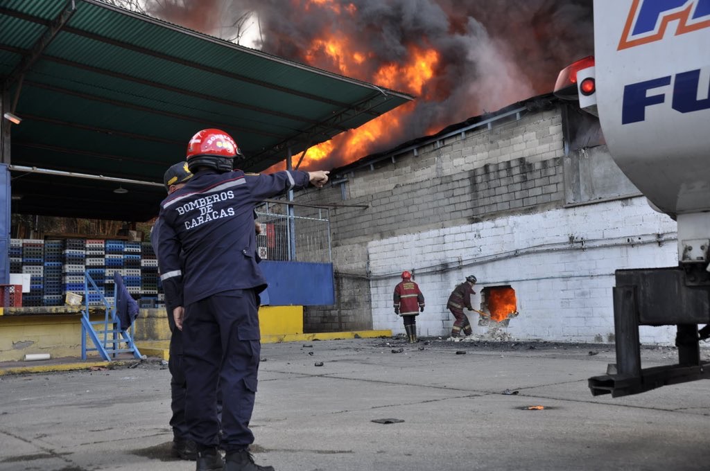 Autoridades investigan  causas del incendio en zona industrial de La&nbsp;Bandera