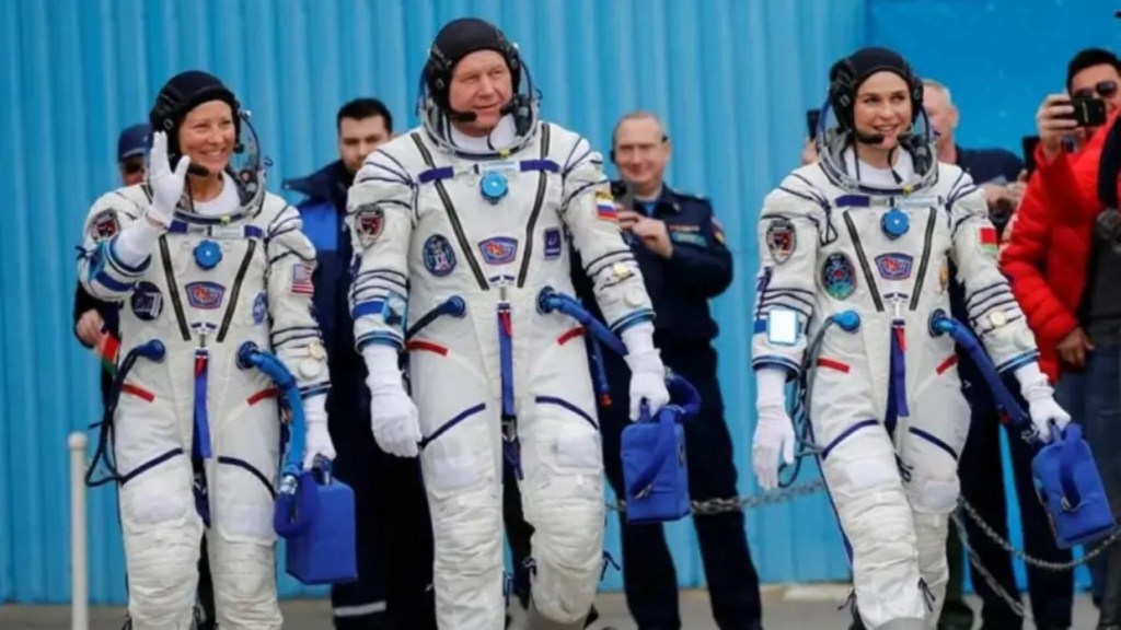 La nave Soyuz MS-25 con 3 astronautas regresa a la&nbsp;Tierra