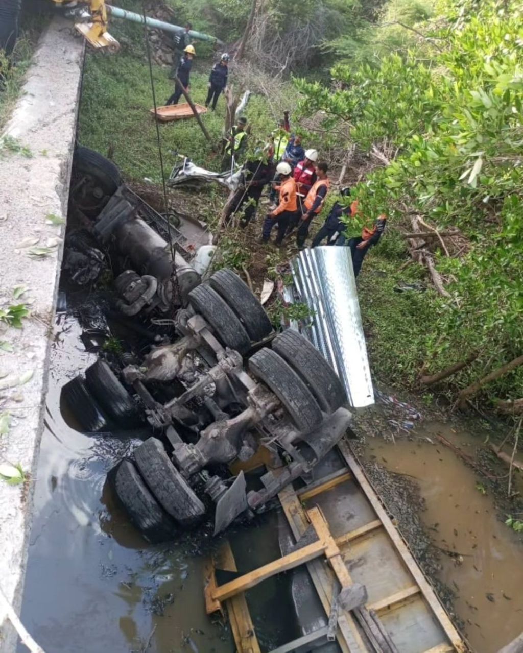 Un hombre perdió la vida al volcarse gandola en sector «Boca de Chávez» en zona oeste de&nbsp;Anzoátegui
