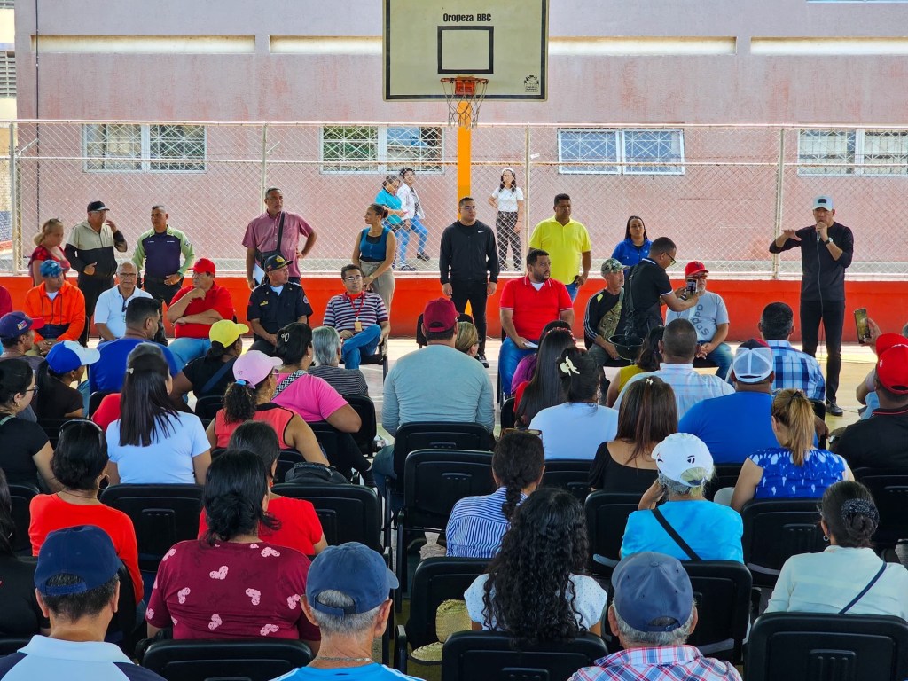 Tras denuncia de fuga de gas, autoridades se reunieron con habitantes del Gran Maguey en Puerto La&nbsp;Cruz