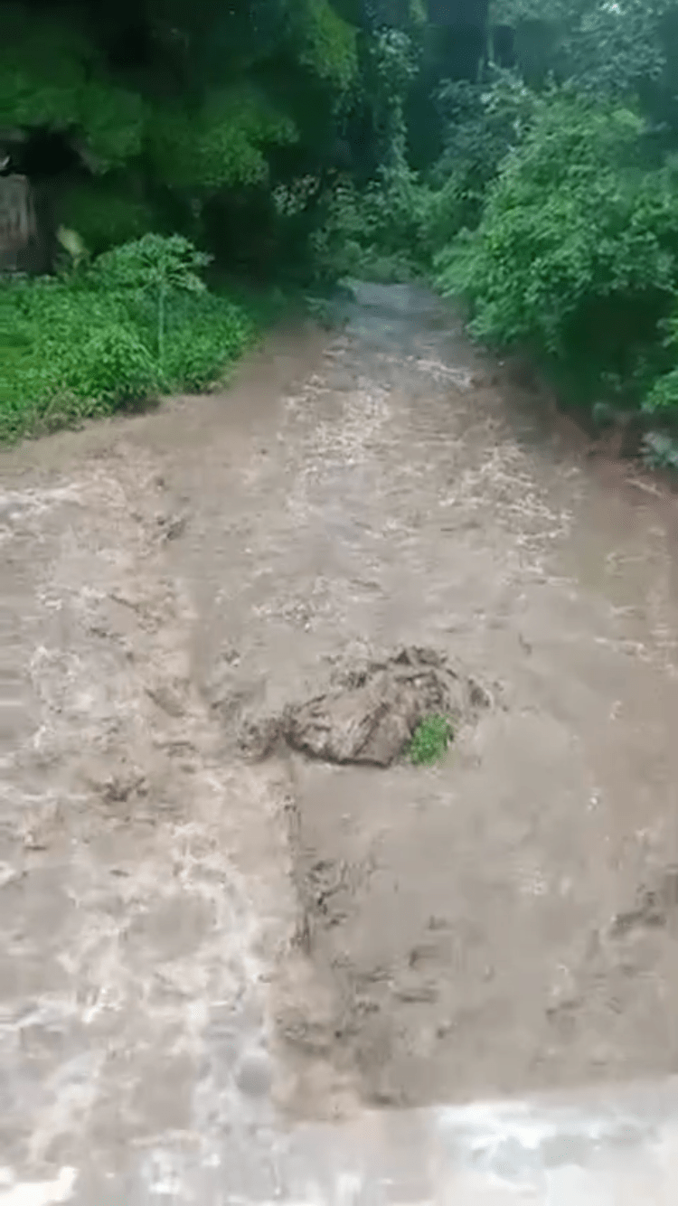 Río La Asunción se desborda en Nueva Esparta tras intensas&nbsp;lluvias