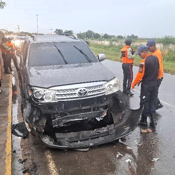 Accidente de tránsito contra objeto fijo en la Avenida&nbsp;Aeropuerto