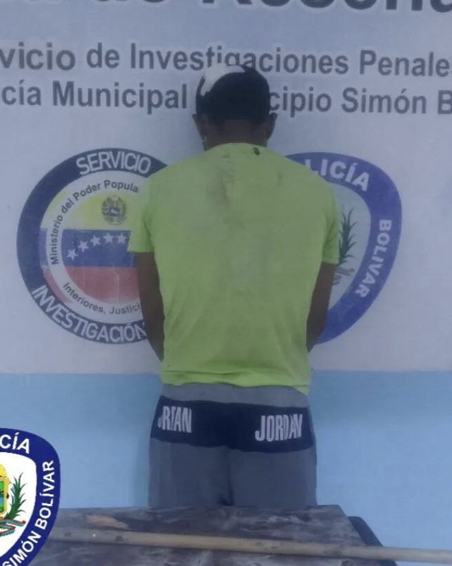 Detenido sujeto en Barcelona por ingresar a un local y agredir al dueño con un&nbsp;tubo