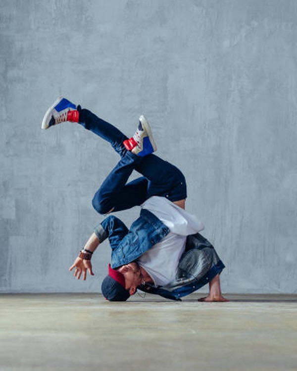 Hombre desarrollo un tumor en el cuero cabelludo tras practicar breakdance durante 20&nbsp;años&nbsp;