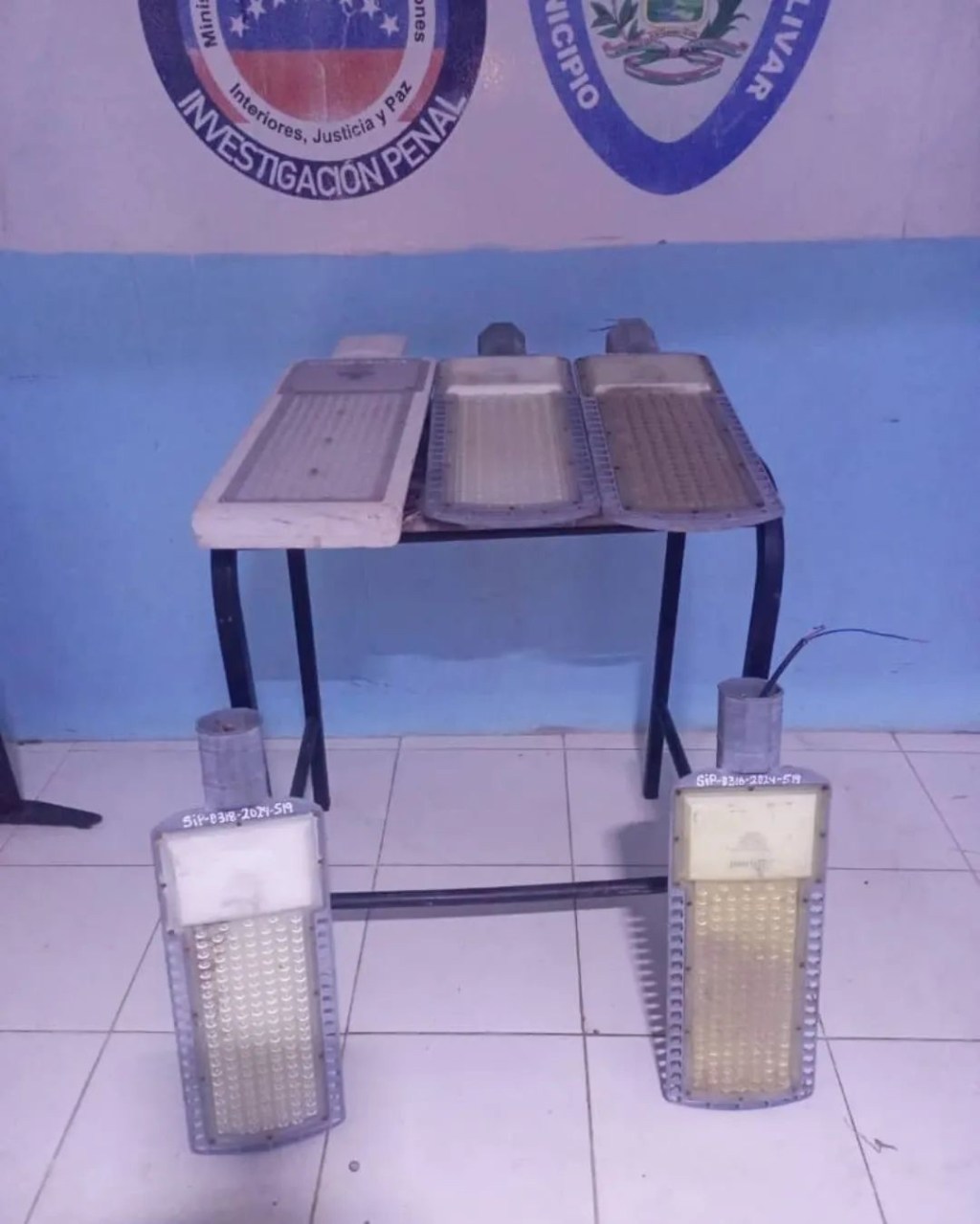 Aprehendidos tres jovenes por hurto de luminarias en la plaza El&nbsp;Avion&nbsp;