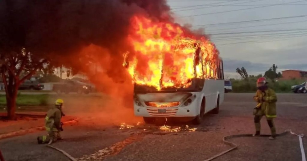 Se incendió un autobús en la urbanización Virgen del&nbsp;Valle&nbsp;