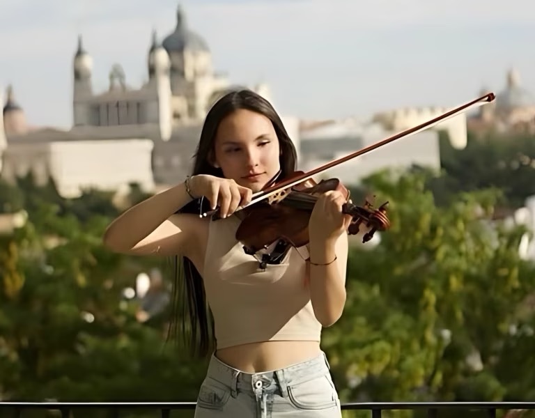 Marianna Atria: La joven violinista venezolana que busca su sueño en las calles de&nbsp;Madrid