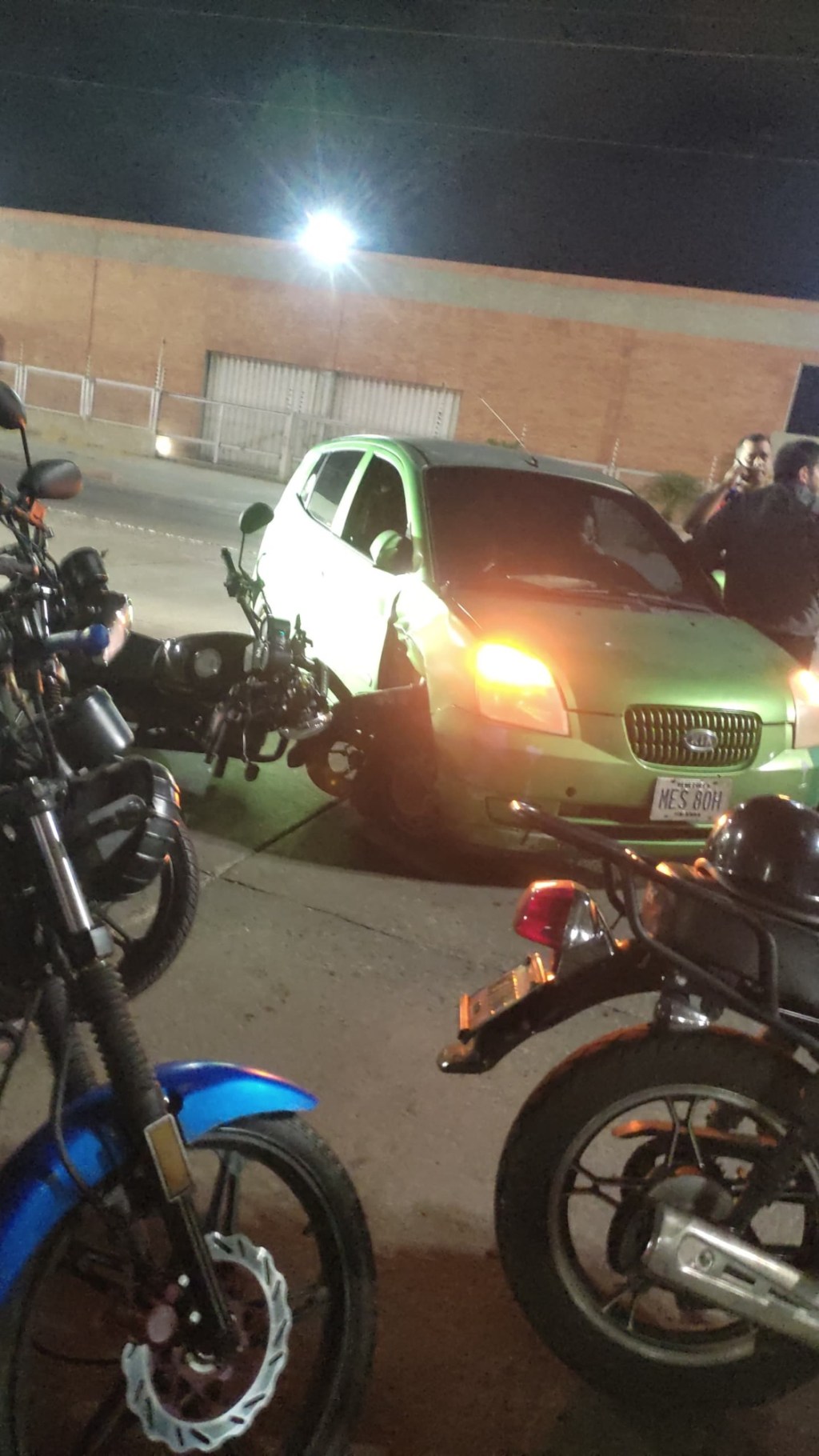 Choque entre carro y moto dejó dos lesionados en&nbsp;Barcelona