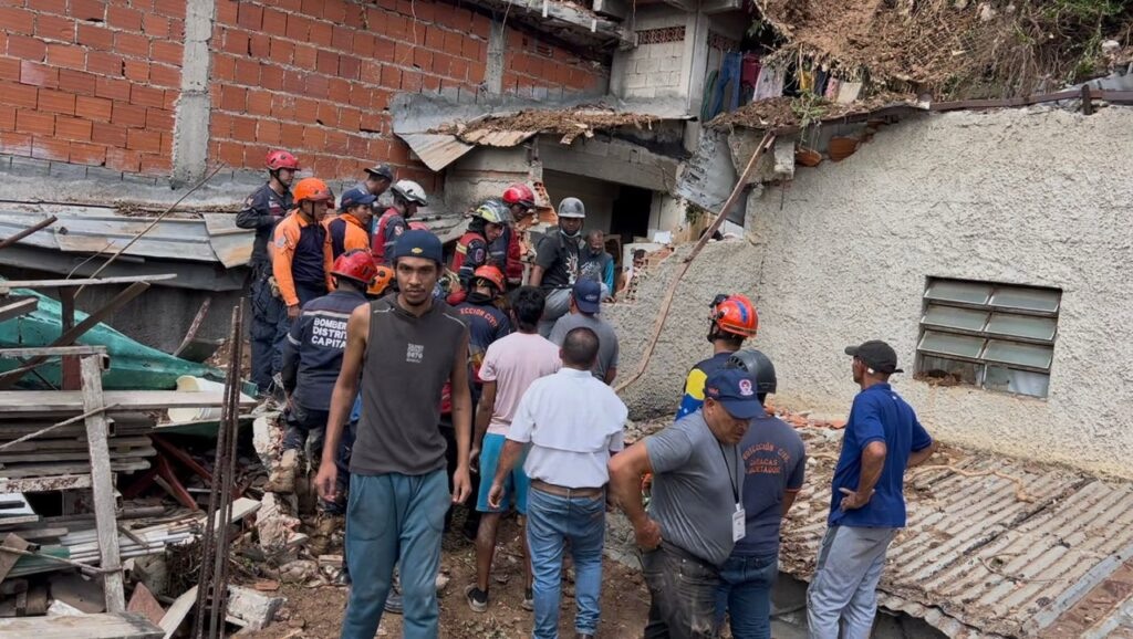 Dos mujeres fallecieron tras derrumbe de muro en&nbsp;Caricuao