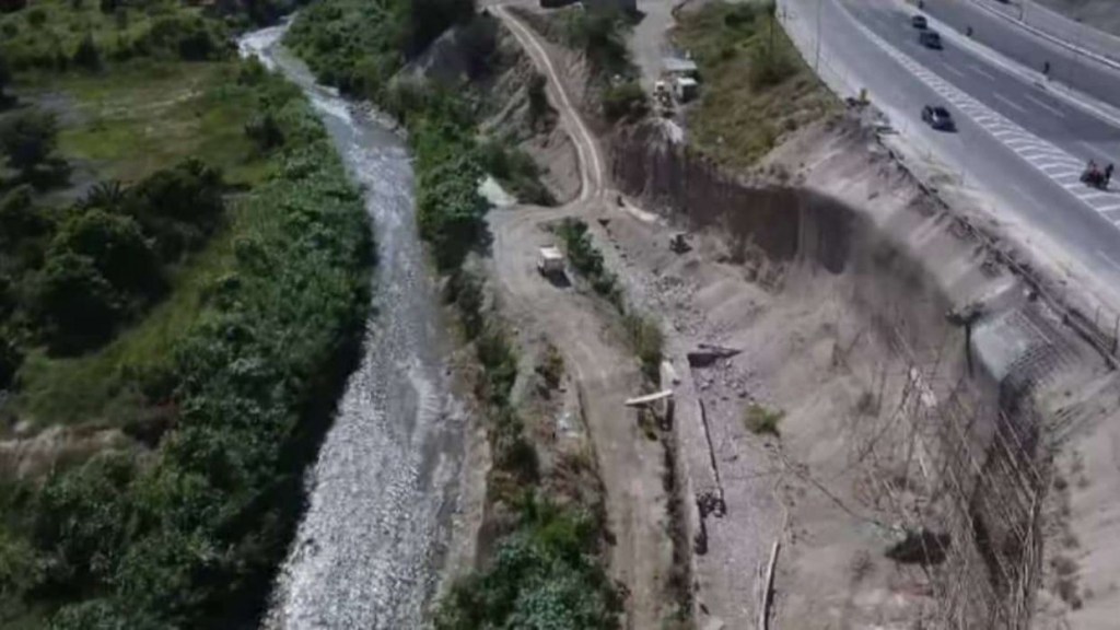 68 % de avance presenta reparación de falla de borde en autopista Gran Mariscal de Ayacucho 