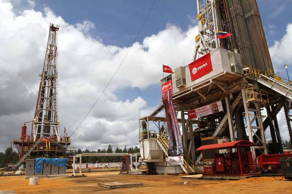 Producción petrolera de Venezuela sube un 4,8 % en octubre, hasta 989.000 barriles&nbsp;diarios