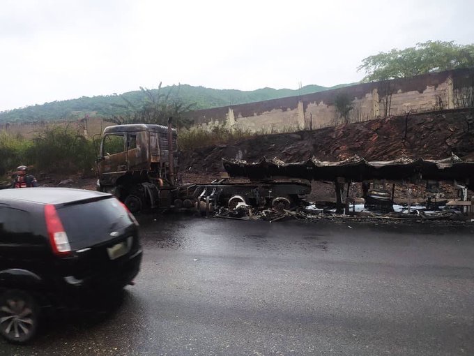 Un camión cisterna se incendió en la Autopista de&nbsp;Carabobo