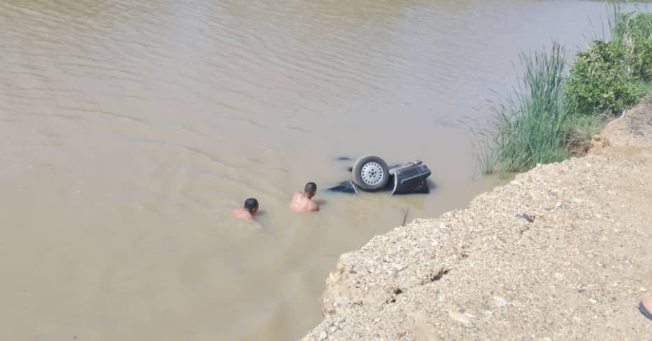 Vehículo cayó en Playa Caicara de Barcelona, no se reportan&nbsp;&nbsp;víctimas
