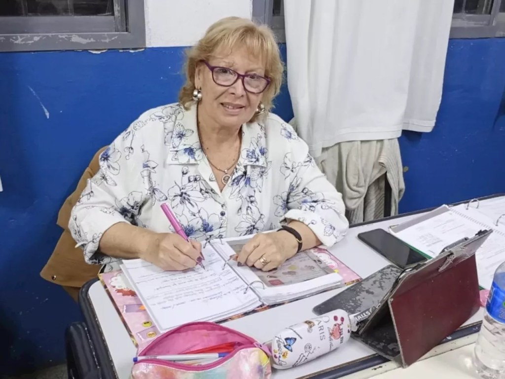 Su padre le prohibió estudiar y a los 75 años cumplirá su sueño de terminar la escuela secundaria&nbsp;