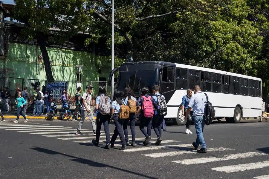 Transportistas movilizan gratis a estudiantes durante una hora al&nbsp;día&nbsp;