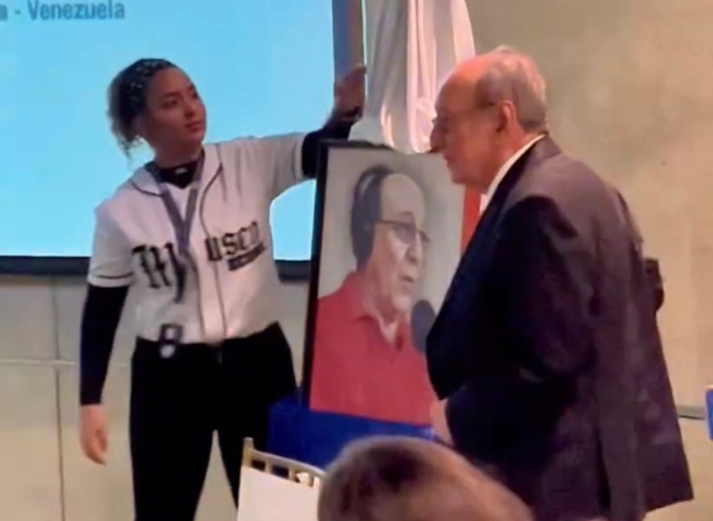 Alfonso Saer, la voz de los Cardenales, es exaltado al Salón de la Fama del Béisbol&nbsp;Venezolano