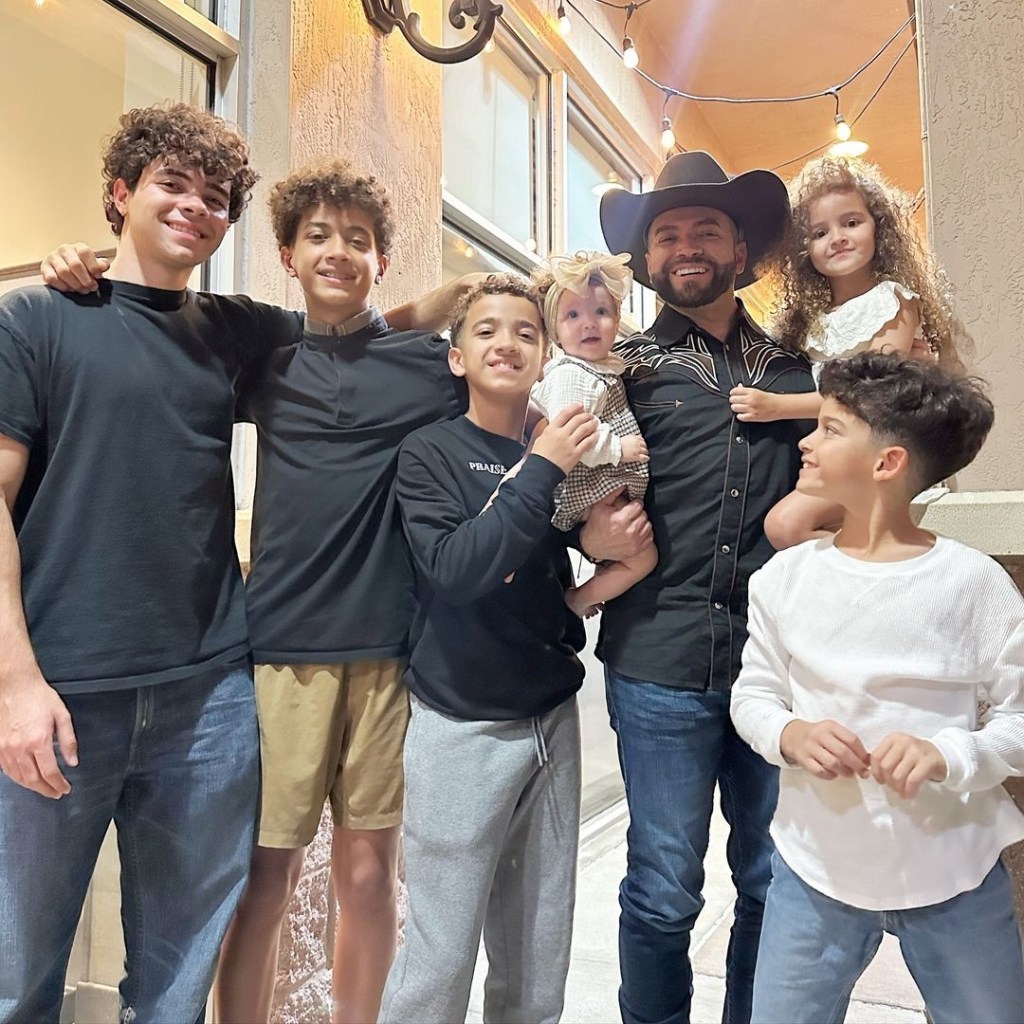 Nacho provoca revuelo en las redes sociales con emotiva foto&nbsp;familiar