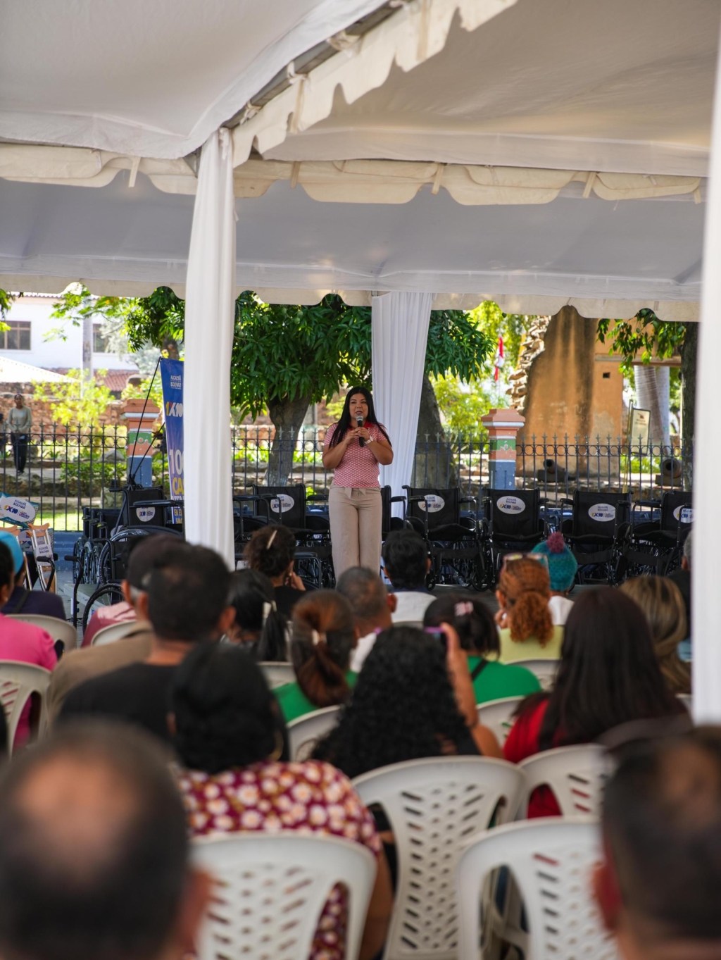 Alcaldesa de Barcelona entregó 990 ayudas&nbsp;sociales