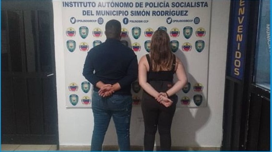 Detenidos por presuntamente publicar fotos íntimas de una mujer en perfil de&nbsp;Facebook