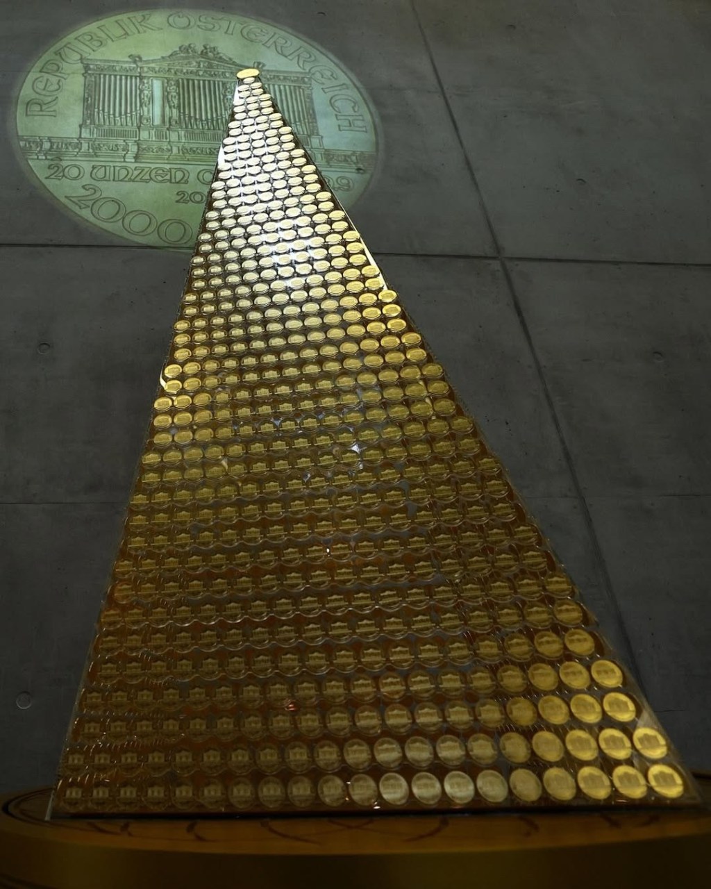 Empresa alemana deslumbra con el árbol de Navidad más caro de&nbsp;Europa