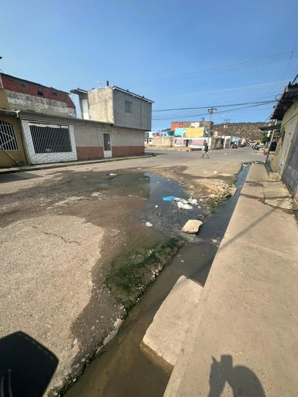 En la calle 4 de Tronconal IV de Barcelona solicitan solventar problemas de aguas&nbsp;negras