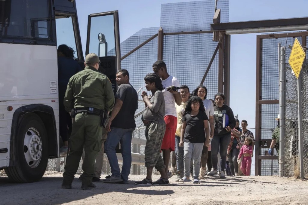 TNYT: Quienes entraron a EE.UU con parole o CBP One en la lista de los&nbsp;deportables