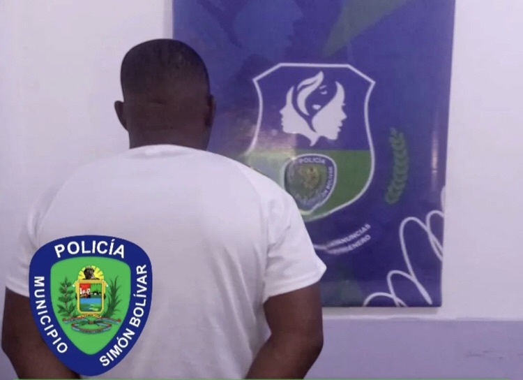 Detenido por agredir a su pareja en la Plaza Libertadores de&nbsp;Barcelona&nbsp;