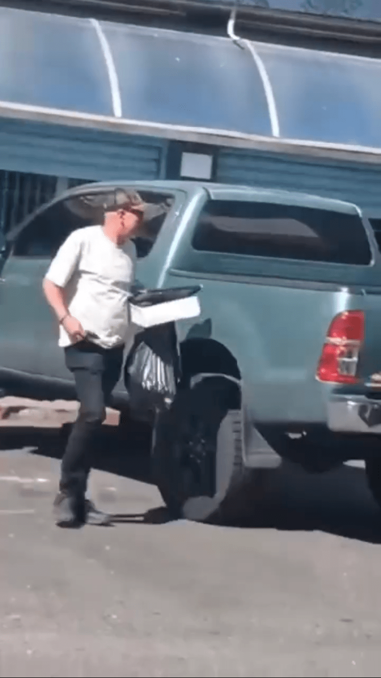 Robo en Naguanagua: Captan el momentо en que delincuentes abren y hurtan una&nbsp;camioneta