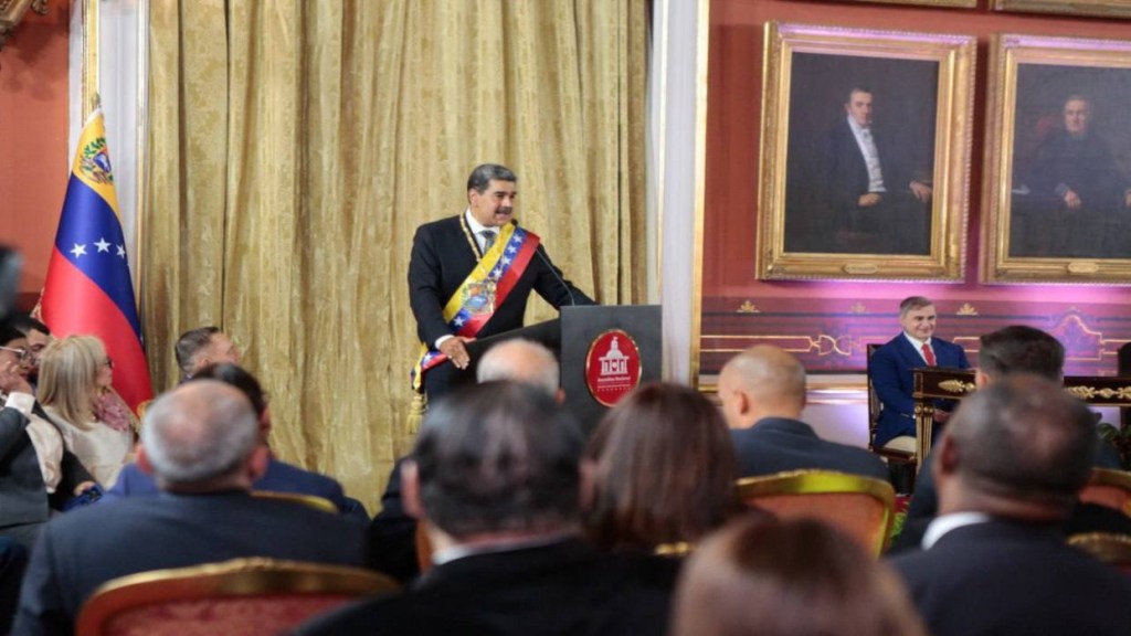 &nbsp;Maduro reitera convocatoria a diálogo para reforma&nbsp;constitucional