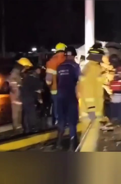 Varios heridos tras chocar camioneta en la vía Alterna de&nbsp;Barcelona