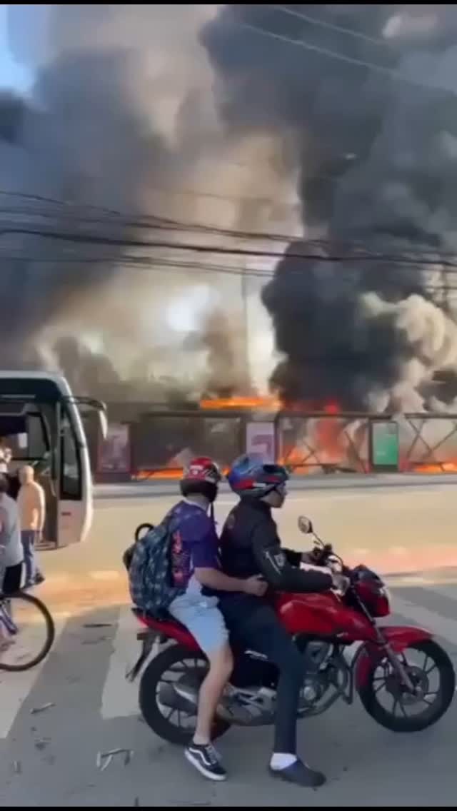 Avioneta se estrella en concurrida avenida de São Paulo dejando al menos dos&nbsp;muertos