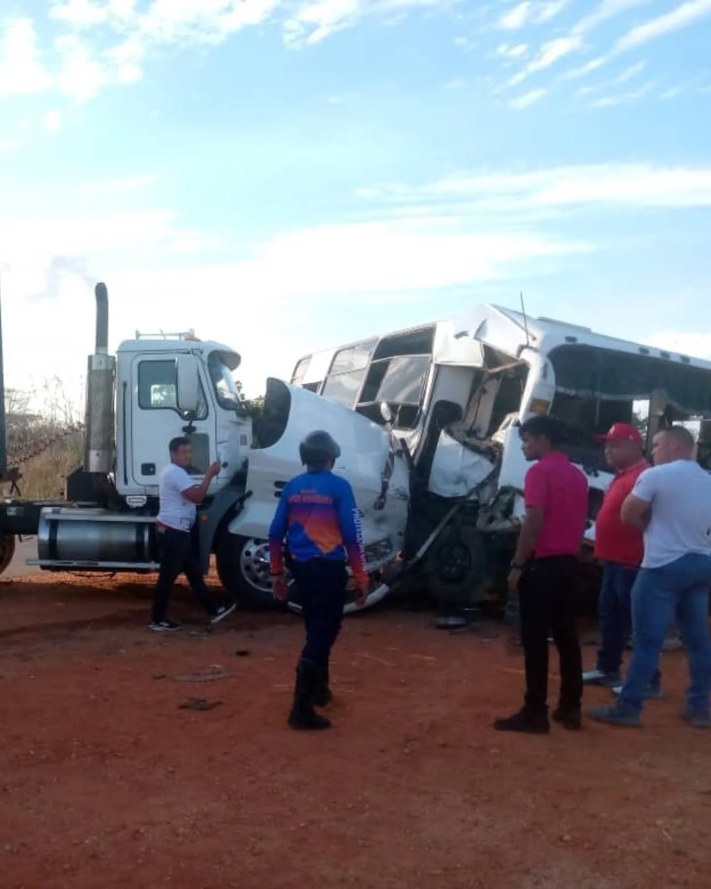 Ocho heridos en colisión entre autobús y gandola en zona centro sur de&nbsp;&nbsp;Anzoátegui